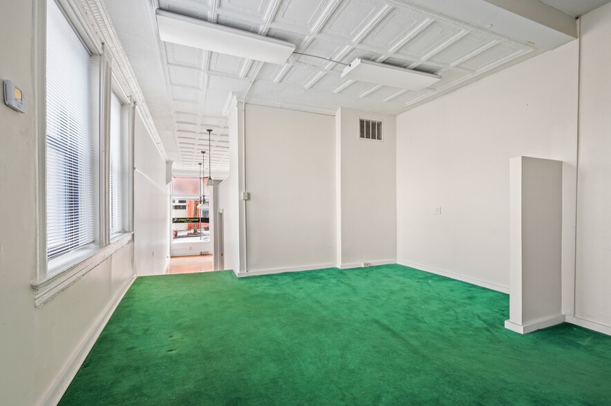 More Photos Of 23 Bedford Sq, Pittsburgh Storefront Retail Residential For Lease