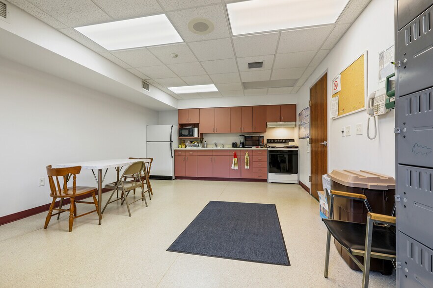 More Photos Of 952 S Park Ave, Fond Du Lac Medical For Lease