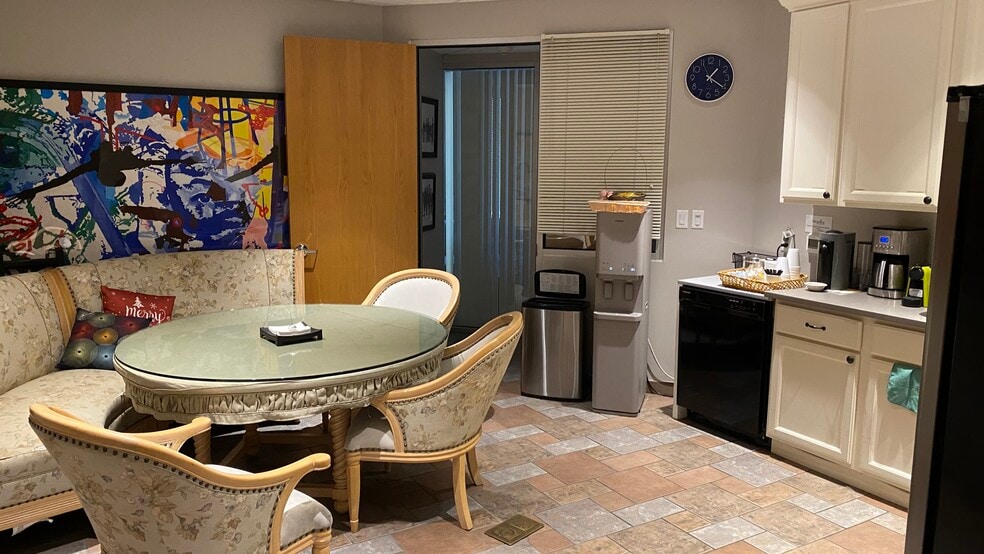 More Photos Of 11031 Grissom Ln, Dallas Warehouse For Sale