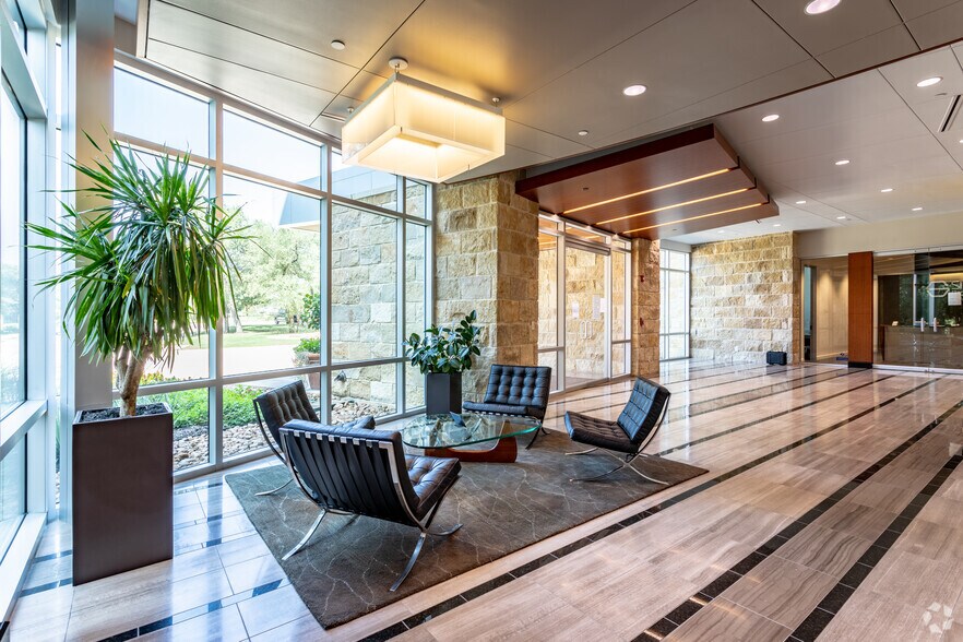 More Photos Of 19026 Ridgewood Pky, San Antonio Office For Lease