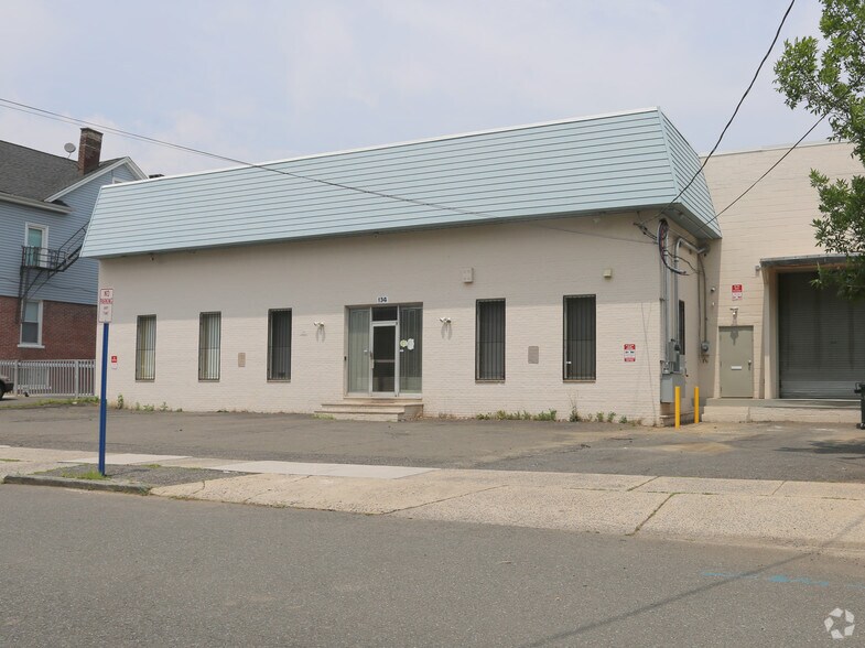 More Photos Of 134 Myer St, Hackensack Warehouse For Sale