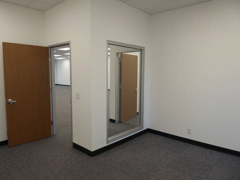 More Photos Of 6100-6120 San Fernando Rd, Glendale Office For Sale