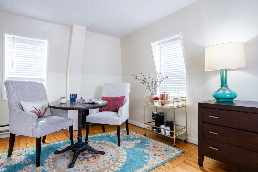 More Photos Of 277 Route 6A, Yarmouth Port Hotel For Sale