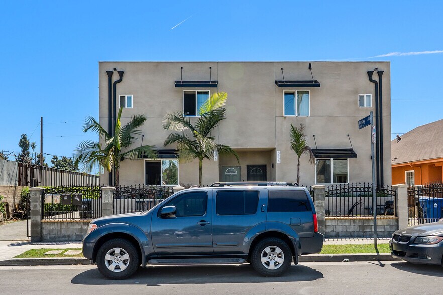 More Photos Of 814-816 1/2 W 47th St, Los Angeles Apartments For Sale