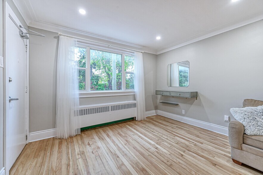 More Photos Of 156 Dagmar Av, Vanier Apartments For Sale