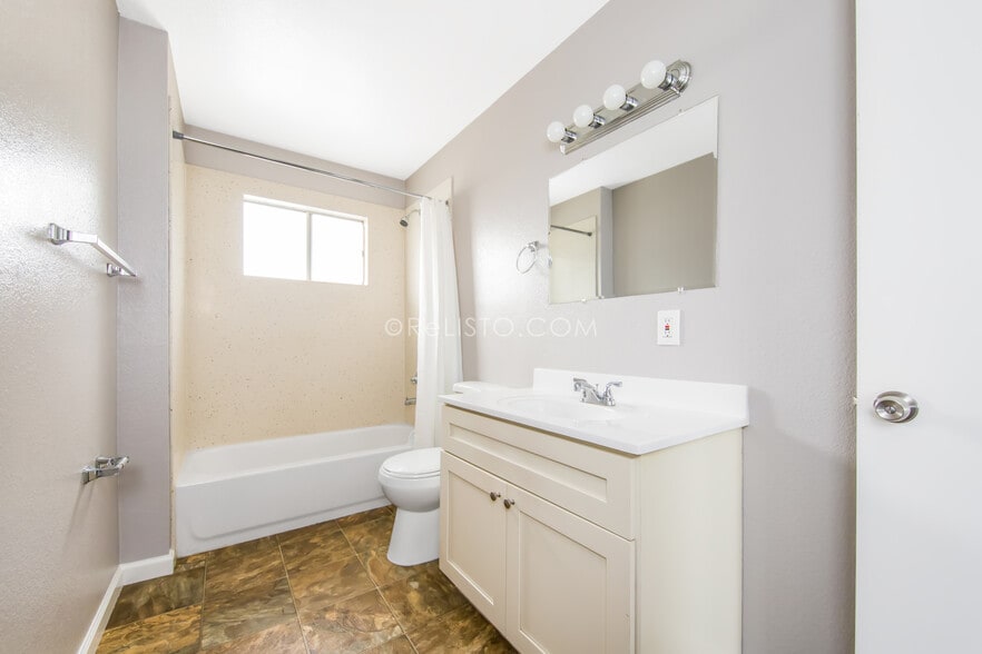 More Photos Of 2105 48th Ave, Oakland Apartments For Sale