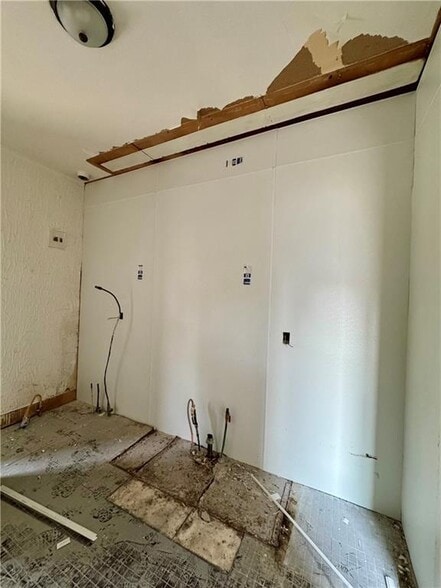 More Photos Of 230 E Main St, Palmyra General Retail For Sale