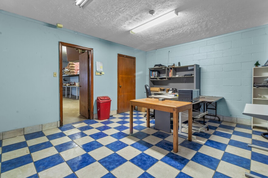 More Photos Of 444 N Holmes Ave, Indianapolis Warehouse For Sale