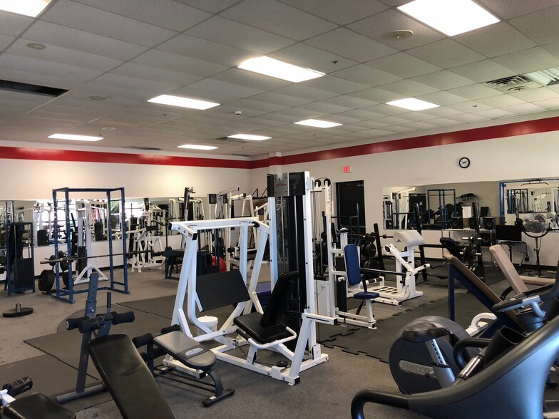 More Photos Of 1202 Thomas Beck Rd, Des Moines Flex For Lease