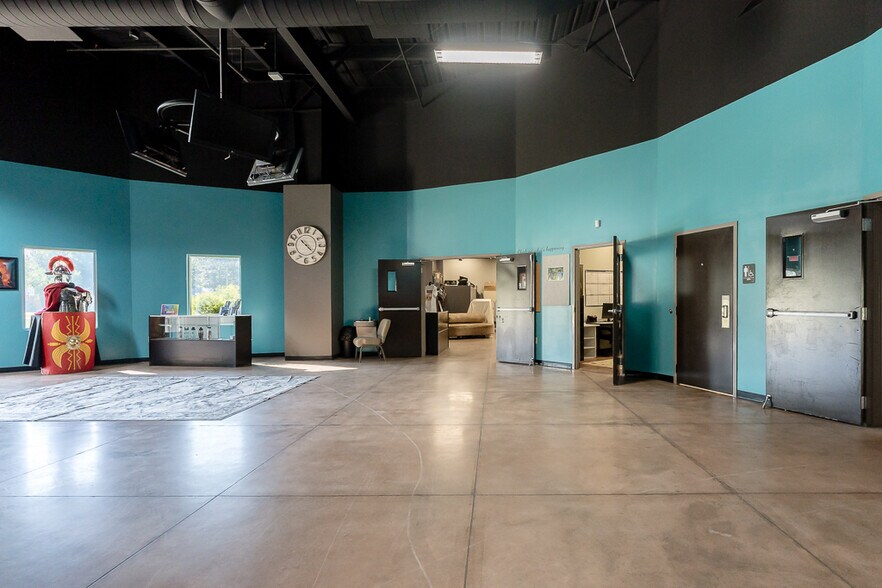 More Photos Of 2620 McLaughlin Ave, Muskegon General Retail For Sale