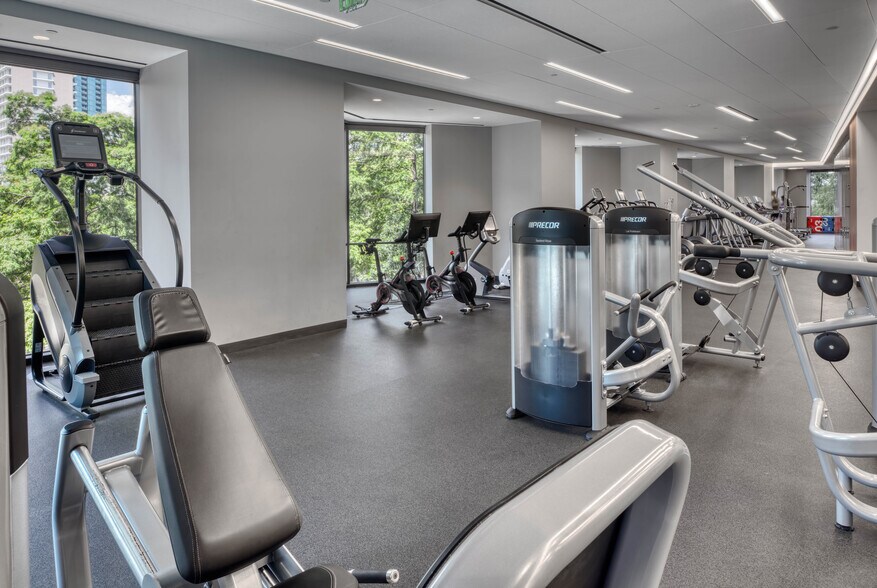 More Photos Of 2001 Ross Ave, Dallas Office For Lease