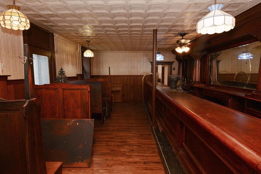 More Photos Of 101 S Main St, Richlandtown Restaurant For Sale