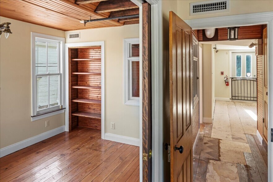 More Photos Of 159 N Sycamore St, Newtown Office For Lease