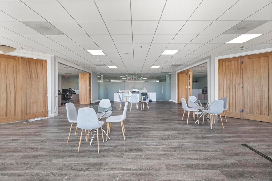 More Photos Of 28212 Kelly Johnson Pkwy, Valencia Medical For Lease