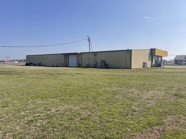 More Photos Of 1914 Whitehead dr, DeWitt Showroom For Sale