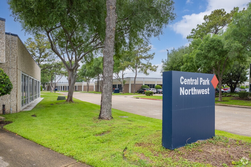 More Photos Of 2500 Central Pky, Houston Unknown For Lease