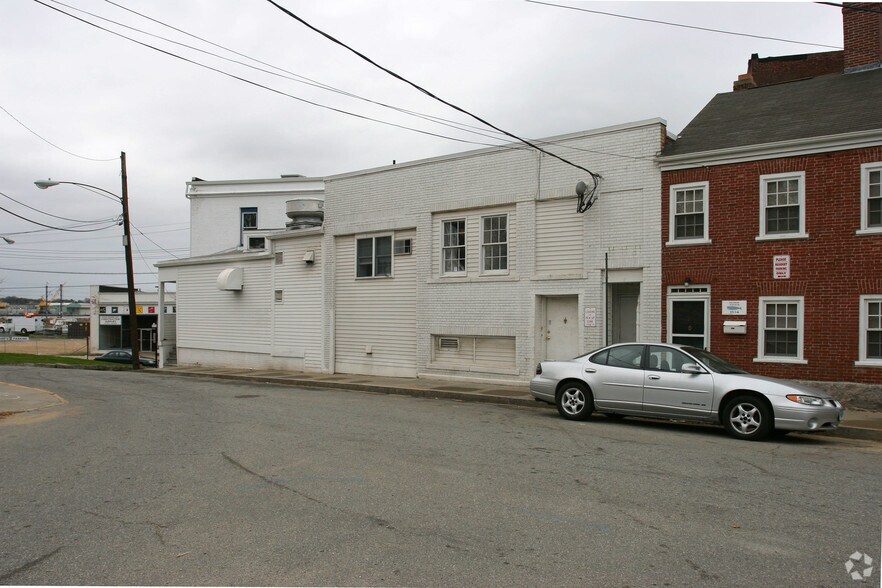 More Photos Of 341-347 Bank St, New London Storefront Retail Residential For Lease