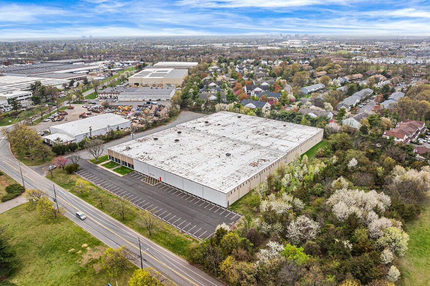 More Photos Of 9 Taylor Rd, Edison Warehouse For Lease