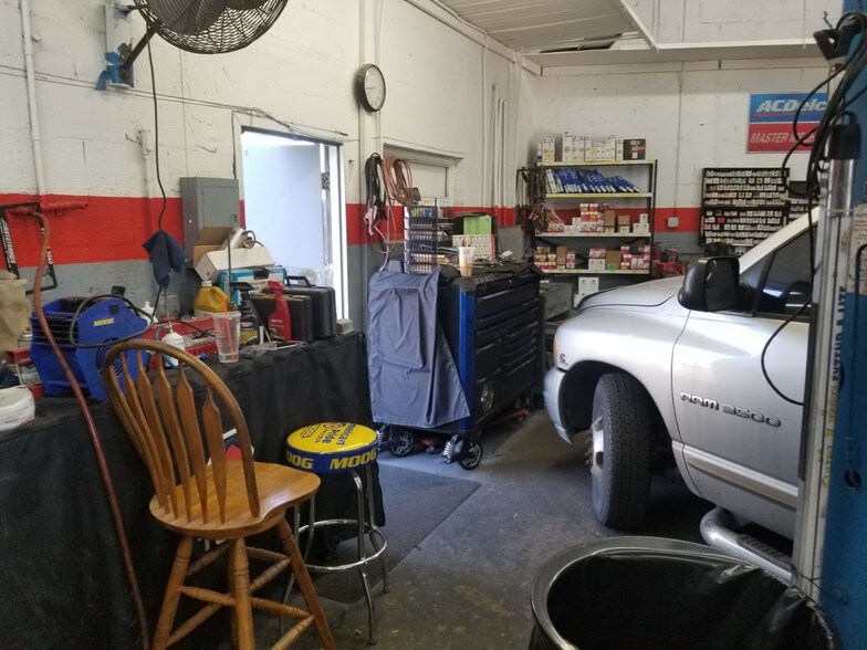 More Photos Of 1901 N Dixie Hwy, Pompano Beach Service For Sale