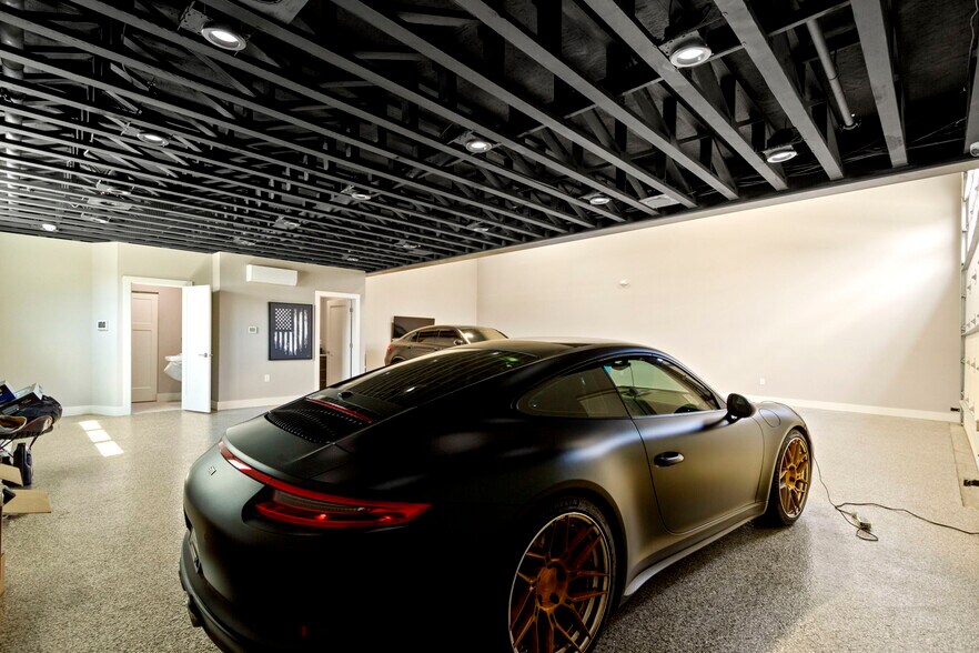 More Photos Of 17745 Motor District Cir, Westfield Showroom For Sale