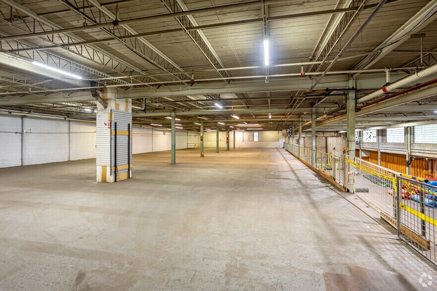 More Photos Of 8520 106A Ave NW, Edmonton Warehouse For Lease