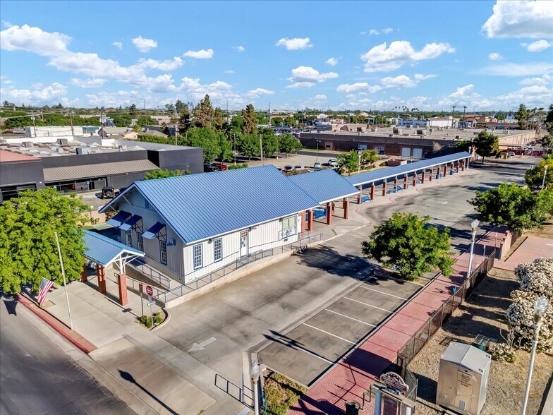 Primary Photo Of 504 W 7th St, Hanford Freestanding For Sale