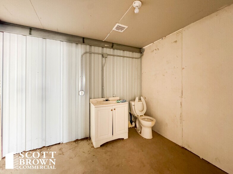 More Photos Of 900 Utility Rd, Sanger Unknown For Lease