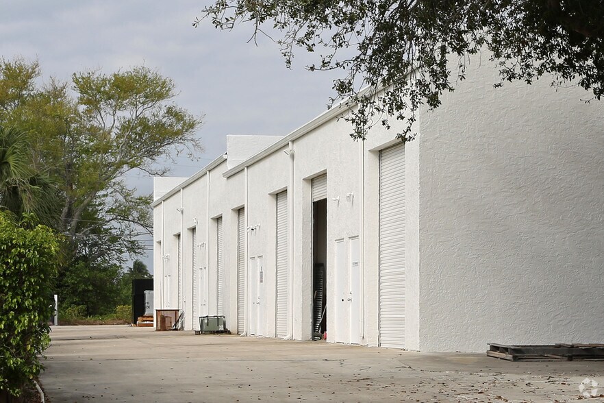 More Photos Of 3599 23rd Ave S, Lake Worth Light Distribution For Lease