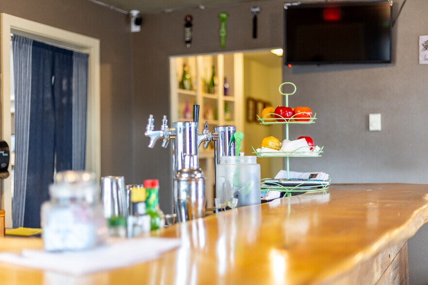 More Photos Of 4660 SE Highway 101, Lincoln City Restaurant For Sale