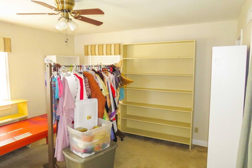 More Photos Of 1245 S Fabrique Dr, Wichita Flex For Sale