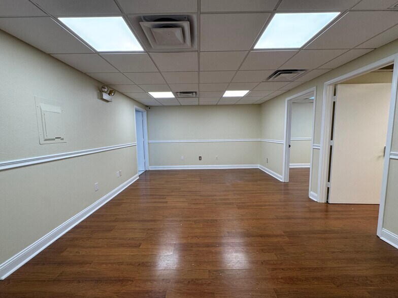 More Photos Of 4828 W Gandy Blvd, Tampa Business Park For Sale