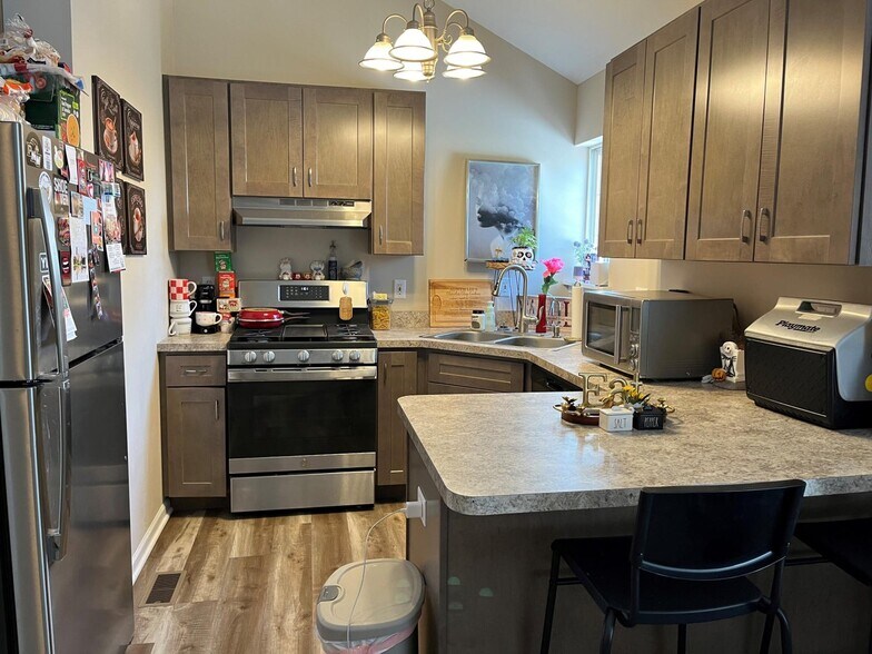 More Photos Of 2401 Beech St, Valparaiso Office For Sale