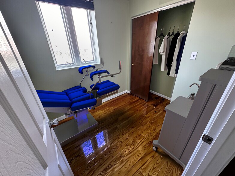 More Photos Of 1235 W Belmont Ave, Chicago Storefront Retail Office For Lease