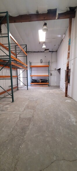 More Photos Of 2555-2557 Soquel Dr, Santa Cruz Warehouse For Sale
