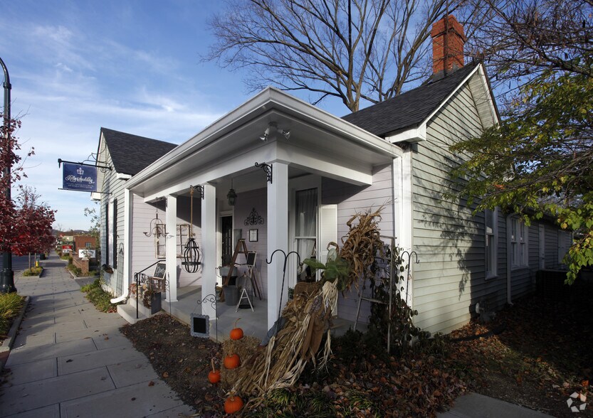 More Photos Of 915 Columbia Ave, Franklin Freestanding For Sale