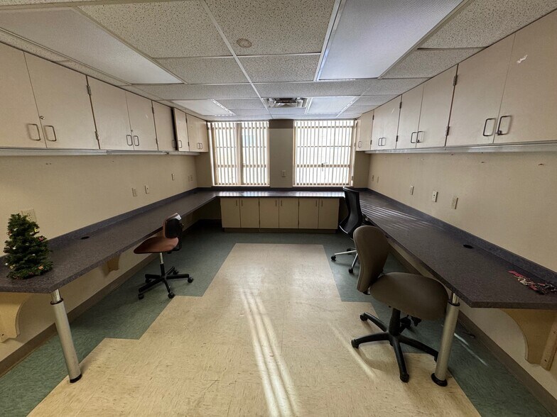 More Photos Of 2025 Swift Ave, North Kansas City Medical For Lease