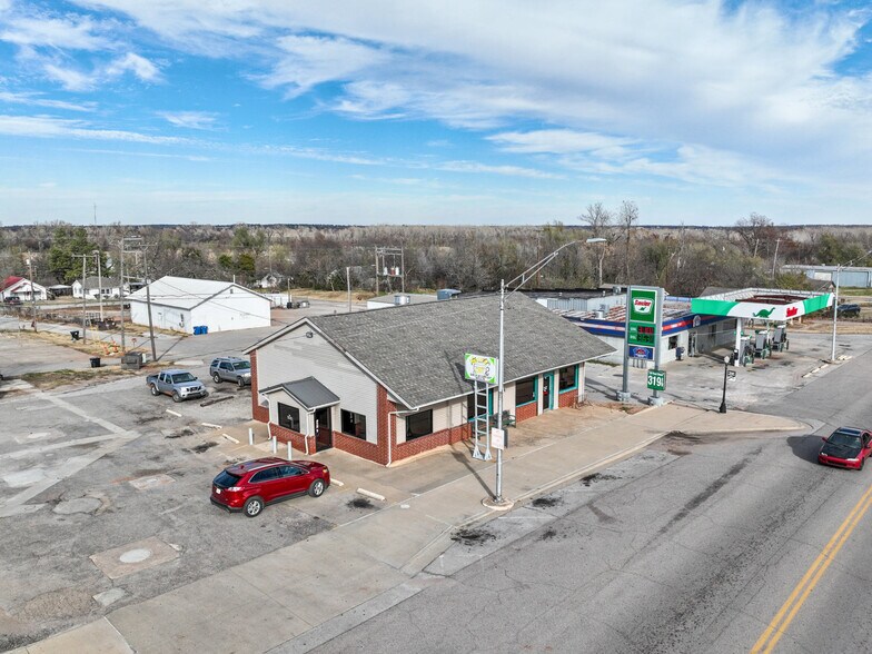 More Photos Of 411 E Broadway Ave, Mcloud Restaurant For Sale