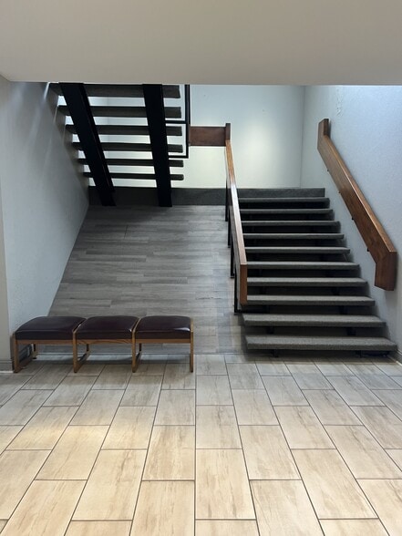 More Photos Of 6501 Arlington Expy, Jacksonville Office For Sale