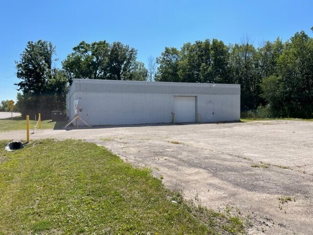 More Photos Of 1331 Gillingham Rd, Neenah Warehouse For Lease