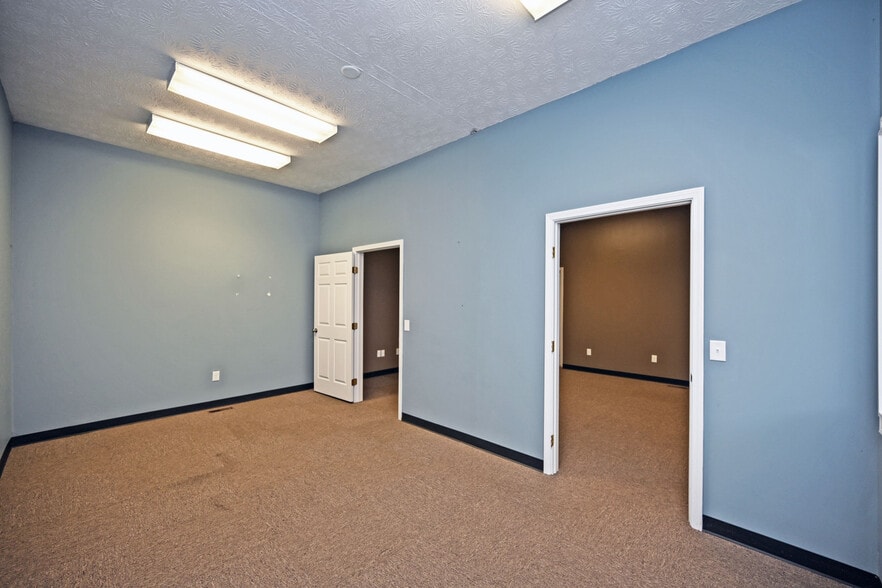 More Photos Of 9101 N Dixie Dr, Dayton Storefront Retail Office For Sale