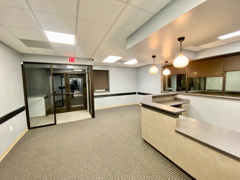 More Photos Of 3 Professional Dr, Alton Office For Lease