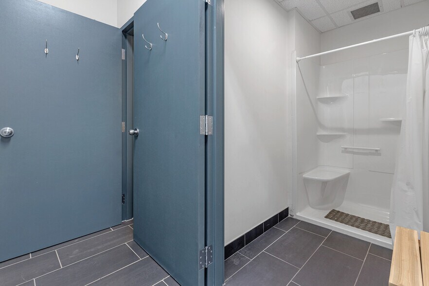 More Photos Of 2255 Carling Ave, Ottawa Office For Lease