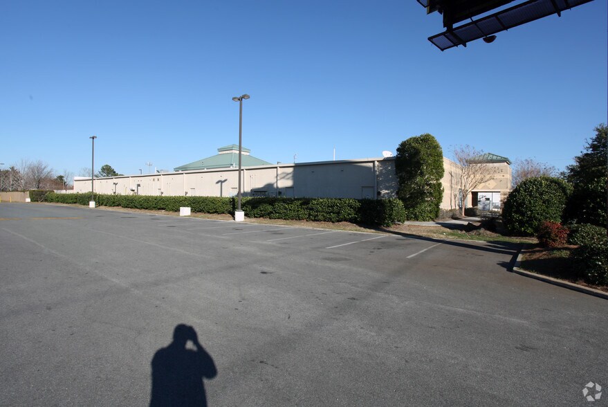 More Photos Of 4401 Oleander Dr, Wilmington Unknown For Lease