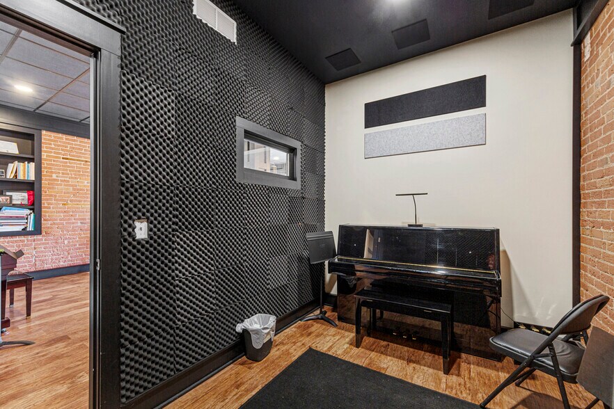 More Photos Of 106 N Main St, Le Sueur Office Residential For Sale