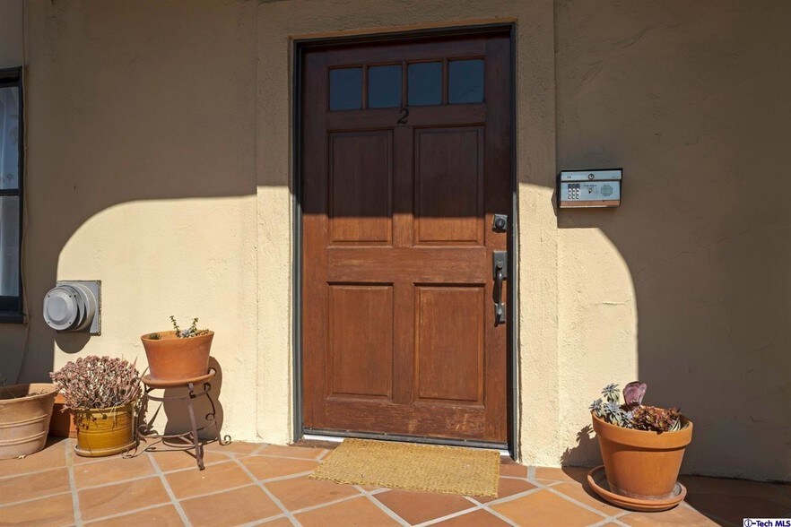 More Photos Of 3201 Hamilton Way, Los Angeles Apartments For Sale