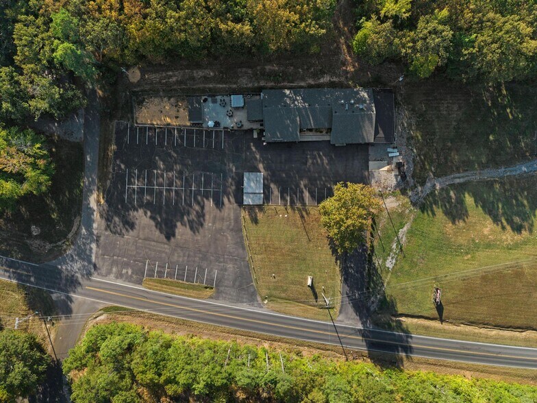 More Photos Of 11728 US Highway 68 E, Benton Flex For Sale