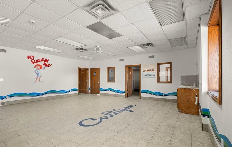 More Photos Of 801 W Main St, Owosso Office For Sale