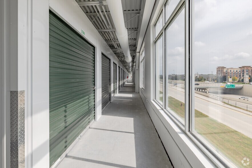 More Photos Of 28900 Schoolcraft Rd, Livonia Self Storage For Sale