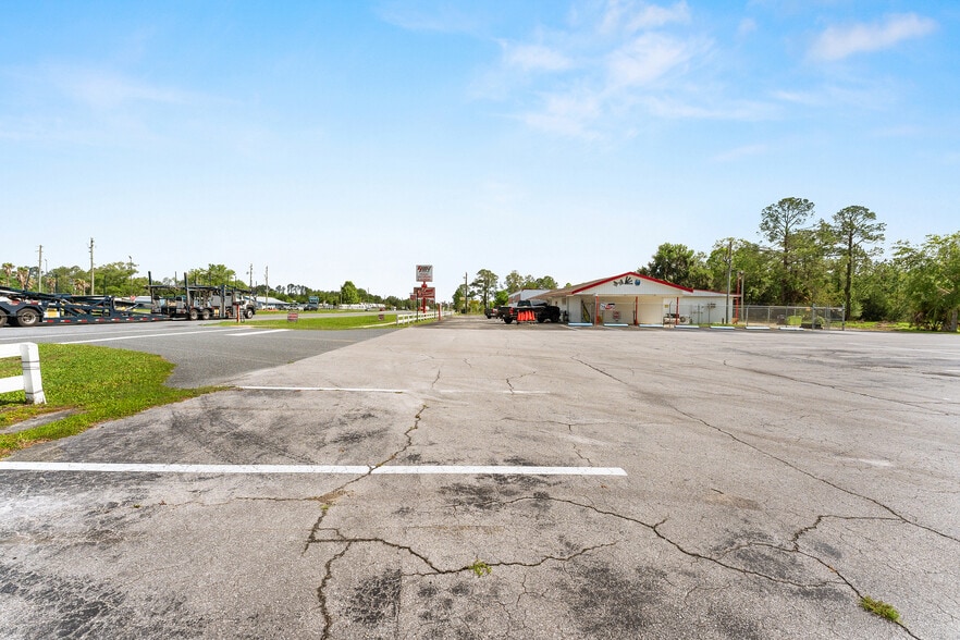 More Photos Of 17313 NE US Highway 301, Waldo Freestanding For Sale