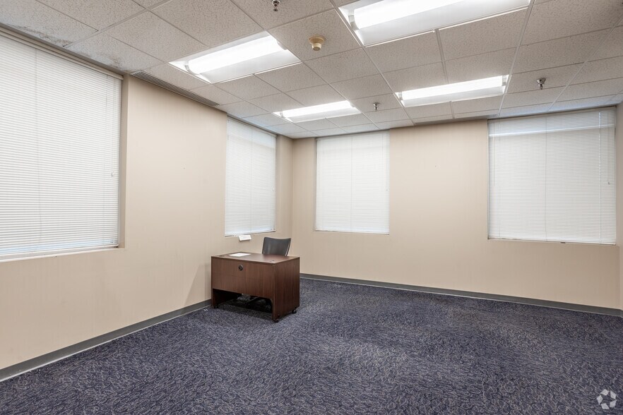 More Photos Of 2401 SE Creekview Dr, Ankeny Distribution For Lease
